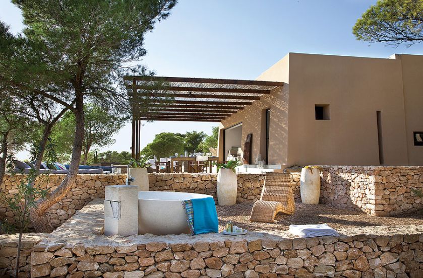 Połączenie drewna i kamienia charakterystyczne dla domów Hiszpanii