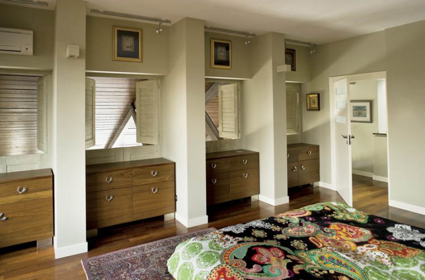 Z widokiem na salon. Dom kolekcjonera