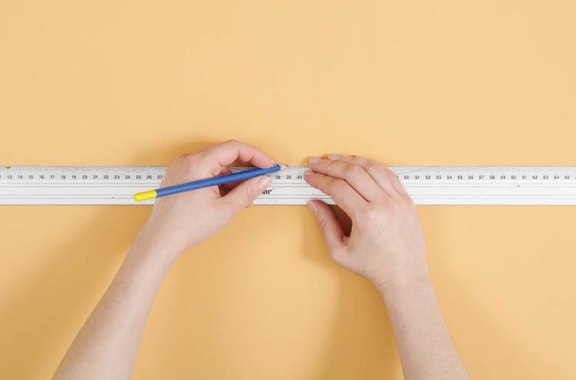 Zaczynamy od wyznaczenia linii wzoru.