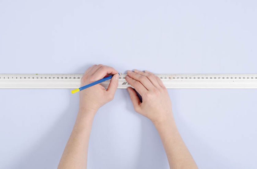 Zaczynamy od wyznaczenia linii wzoru.