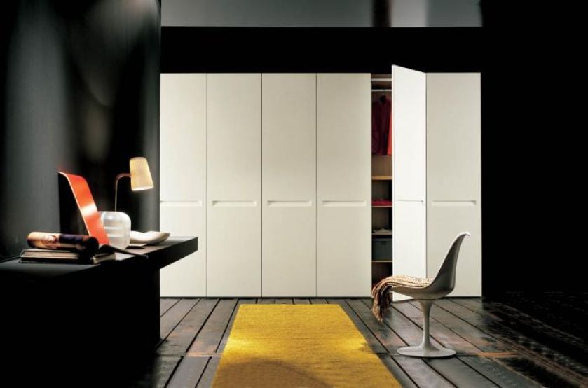 Garderoba firmy Dall Agnese. Wymiary - 380 x 258 cm. Cena - 12 500 zł. PATT MEBEL