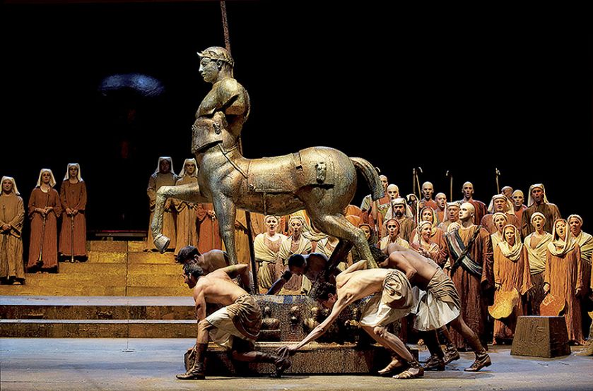 Scenografia do opery Aida , 2009 r. Okruchy antyku Igora Mitoraja