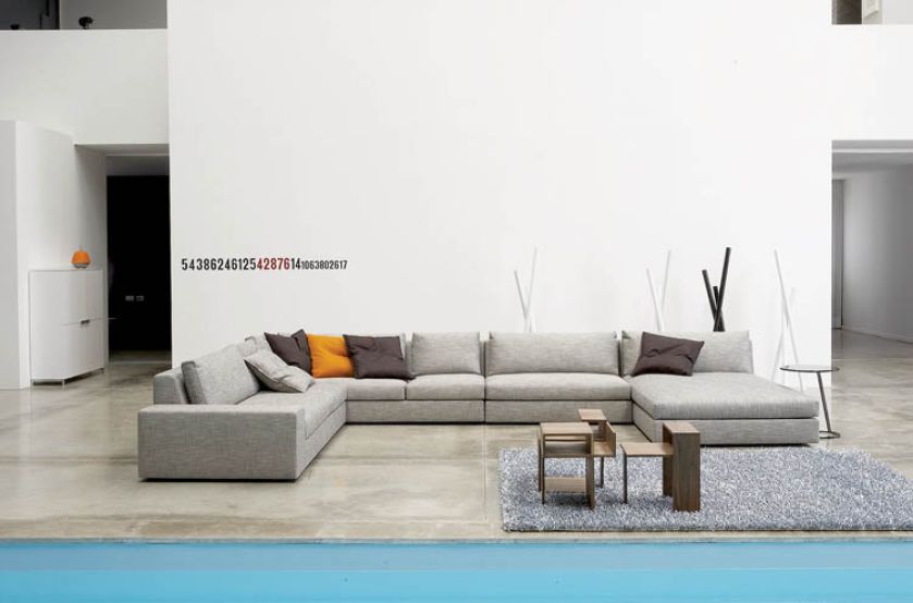 Za narożniki Exclusif marki Ligne Roset zapłacimy od 40 408 zł. ARKA STUDIO MEBLOWE