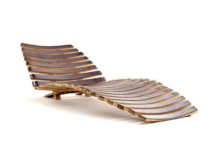 Sjesta pachnąca czerwonym winem – meble wyczarowane ze starych beczek. san patrignano