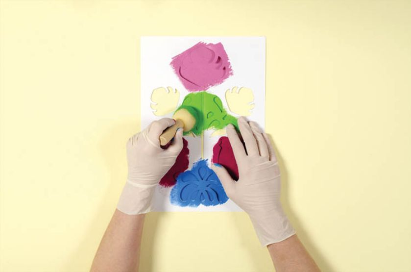 Zamalowujemy poszczególne części wzoru.