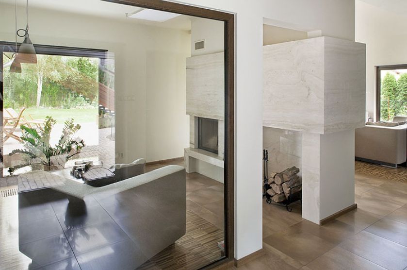 Przy salonie powstało coś w rodzaju foyer.