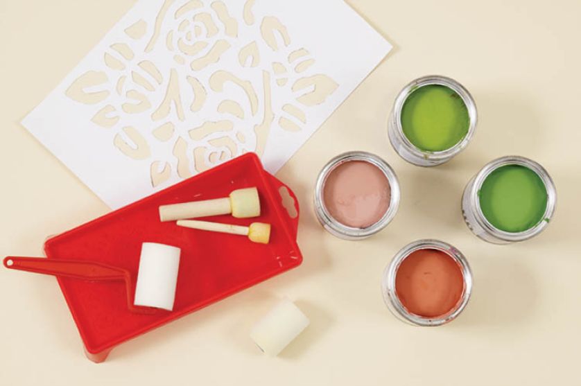 Do malowania oprócz szablonu potrzebnę będą farby: zielona (jasna i ciemna), różowa, czerwona, oraz tampony z gąbki.