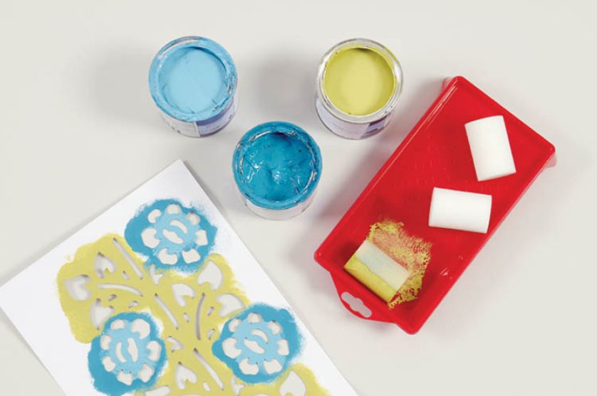 Kwiaty na koniec lata - szablon do zrobienia dekoracji na ścianie lub meblach.