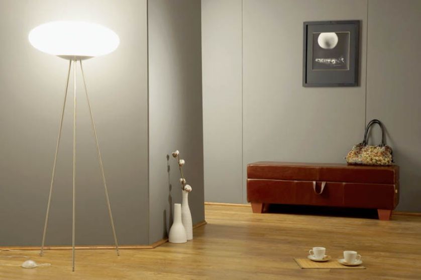 Ma abażur ze szkła robionego ręcznie, ok. 1670 zł. FALKO