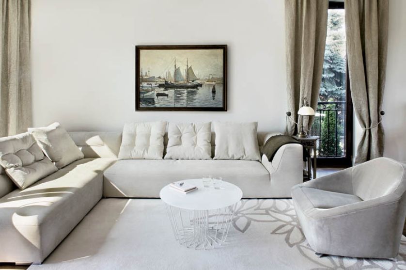 Meble i lampy wyszperane na starociach połączono z nowymi.