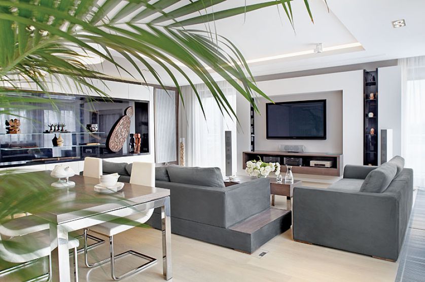 Meble zrobione są na zamówienie - z białego albo czarnego MDF-u lub zimnego czekoladowego forniru.