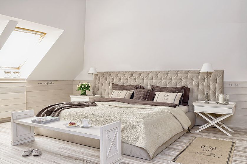 Napisy na meblach i ścianach wymyślili gospodarze, a namalowała Bożena Kocój.