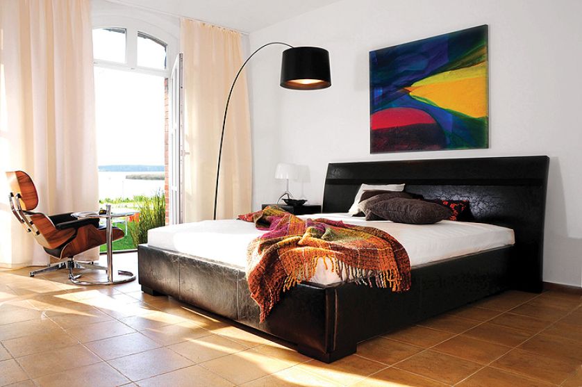 Tapicerowane tkaniną Slide Onyx łóżko Paris de Lux, od 2299 zł.