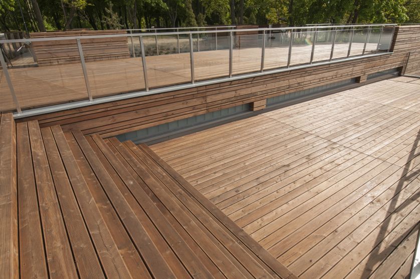 Budujemy taras na wiosnę – na co zwrócić uwagę?