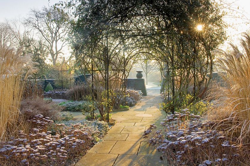 Zimą zmieniają się kolory i życie ustępuje miejsca mocnym cieniom rzucanym przez zimowe słońce i