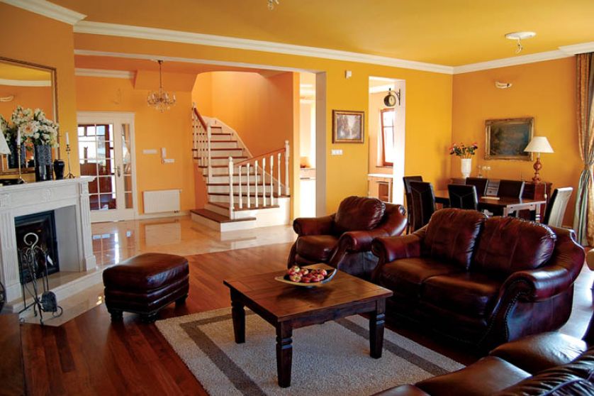 Aż szkoda je przykrywać, 112 zł za metr kwadratowy netto. DREWEX