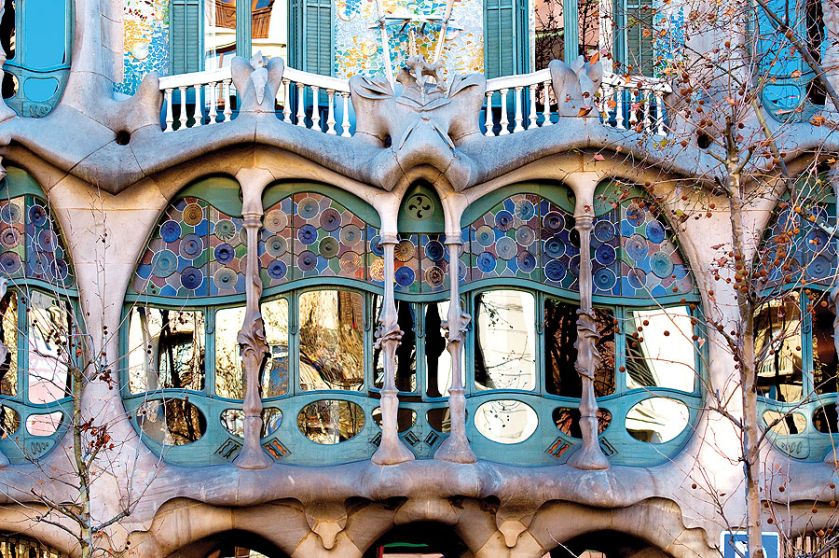 Dziś Casa Batlló można zwiedzać, a nawet wdrapać się na zupełnie niezwykły dach.