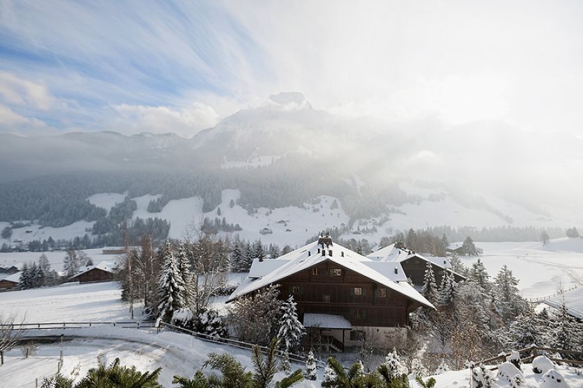 Drewniany dom w górach