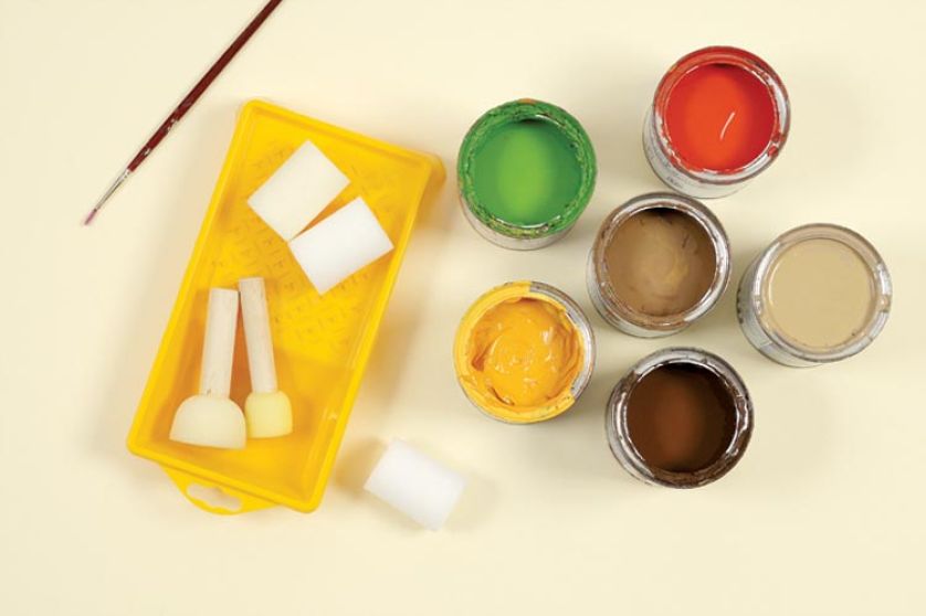 Do namalowania kosza z jablkami potrzebne będą: szablon, farby: żółta, czerwona, zielona, beżowa, brązowa (jasna