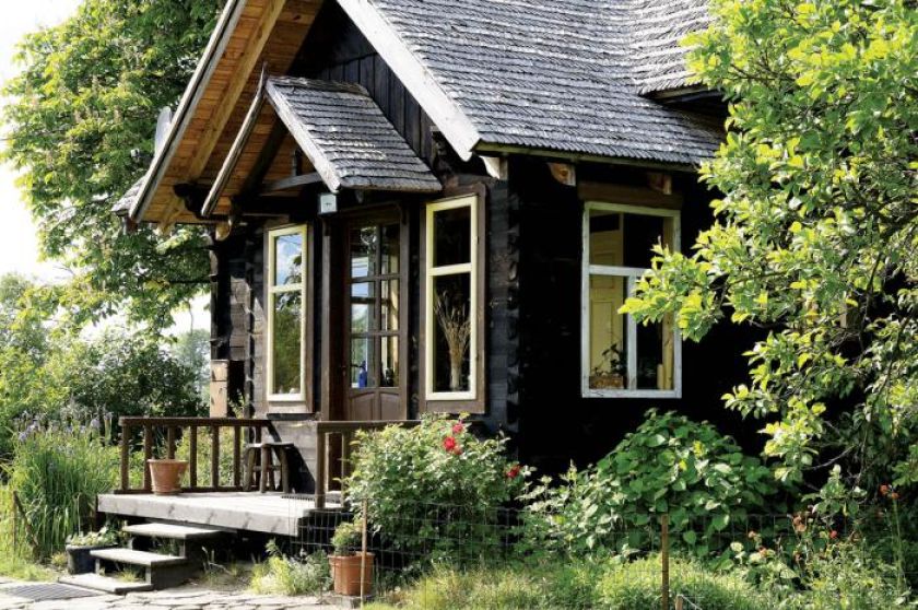 Dom wsród zieleni. Czym pachnie lato