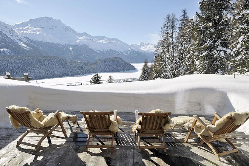 Dom z zewnątrz nie przypomina wystawnej rezydencji.