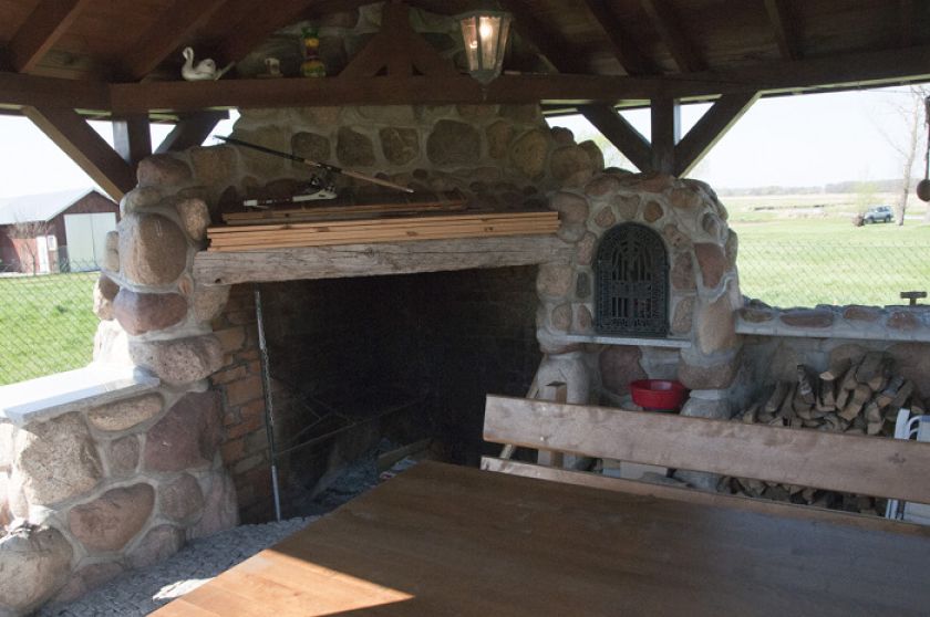 Jak wybudować grill w ogrodzie?