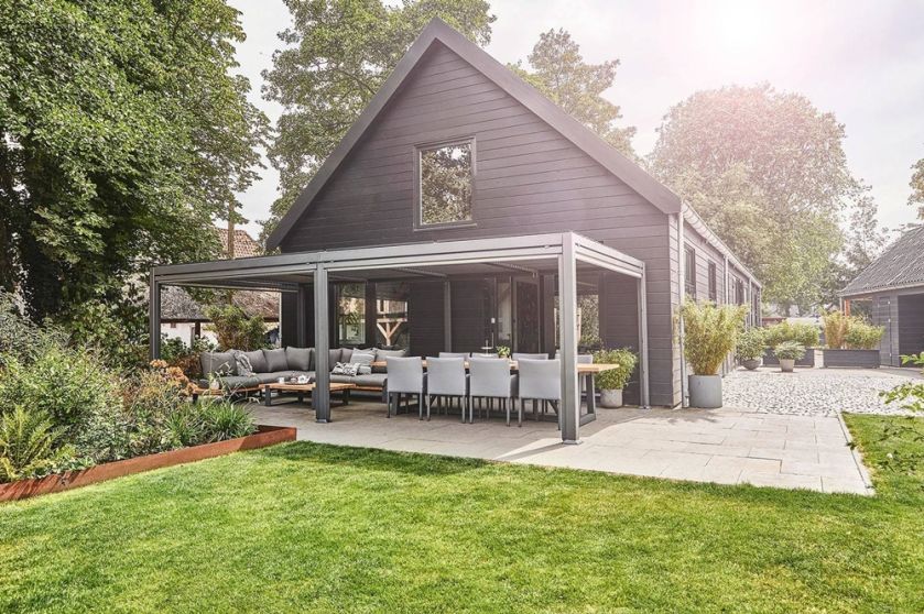 Zadaszenia tarasów. Meble ogrodowe, parasole, grille i zadaszenia – urządzamy ogród marzeń z Garden Space