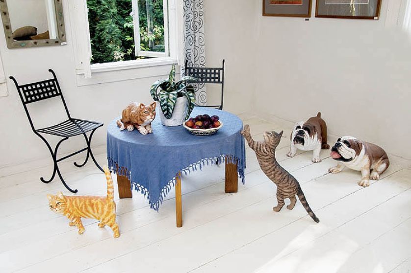 Koty i psy najróżniejszych ras. Świat z papier-mâché