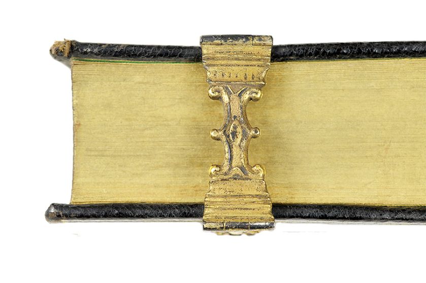 Księga z mosiężnym zapięciem, XVIII w., zbiory Biblioteki Elbląskiej, sygn. Pol.8.II.15