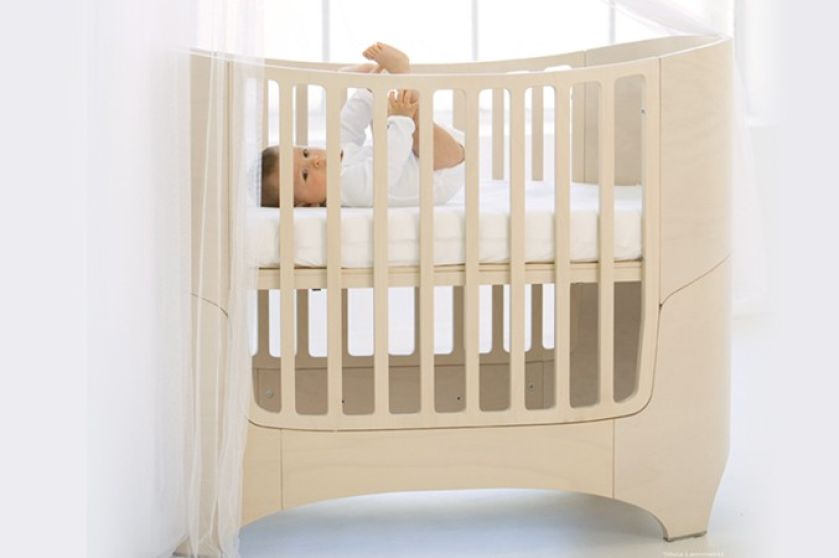Łóżeczko Baby Bed od duńskiej firmy Leander. Do kupienia w SCANDINAVIAN LIVING www.scandinavianliving.pl