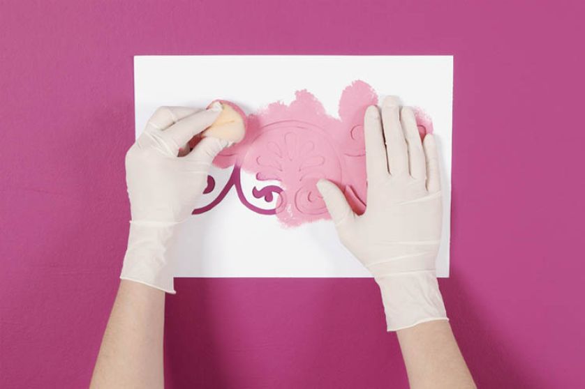 Malowanie zaczynamy od farby Magnat RB 6060.