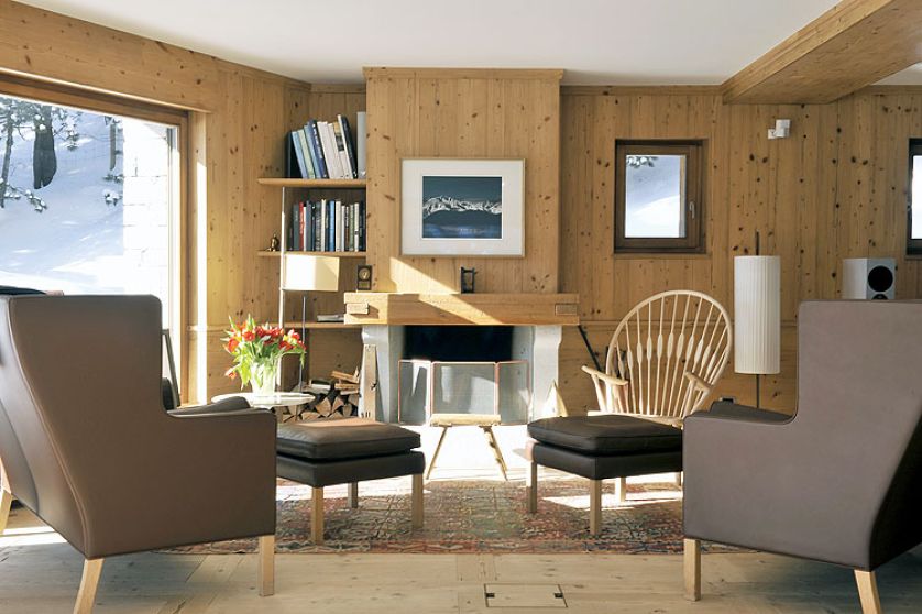 Proste, ciepłe, jasne wnętrza z odrobiną najlepszego dizajnu.