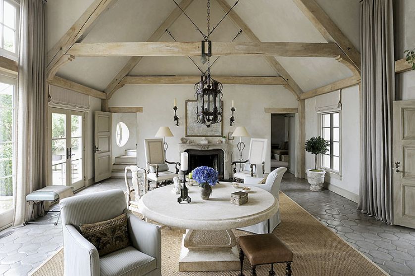 W całym domu królują kolory piasku i oceanu.