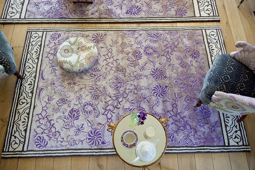 Zaprojektowała go Tricia Guild. DECODORE