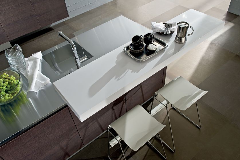 Zlew z barem, higieniczny, stalowy blat stopiony ze zlewozmywakiem, na nim lakierowana dębowa nakładka w