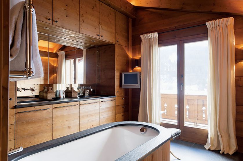 Zostały tu zamontowane niestandardowo wielkie okna.