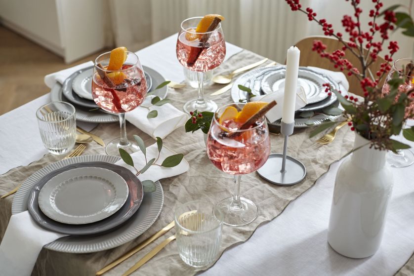 Monochromatyczne kolory warto przełamać zielenią.