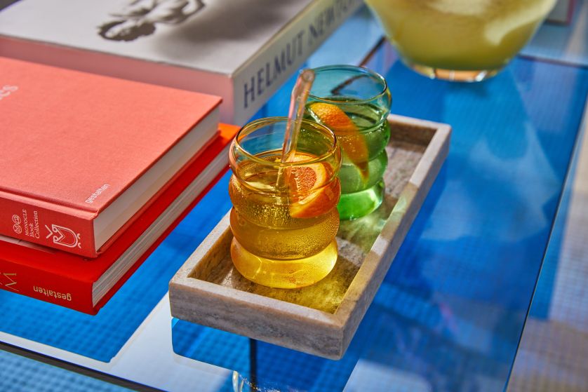 kolorowe szklanki na letnie napoje