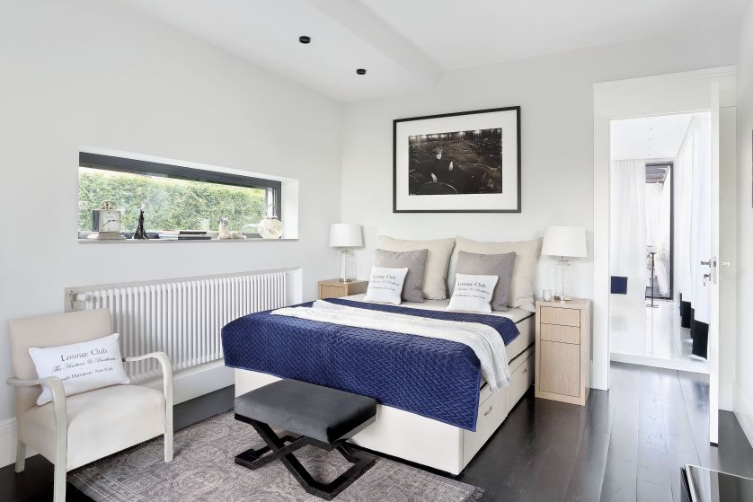 Nad łóżkiem zdjęcie Kasi autorstwa Roberta Wolańskiego.