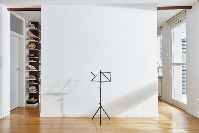 Gdzie mieszka i pracuje Marek Bieńczyk.