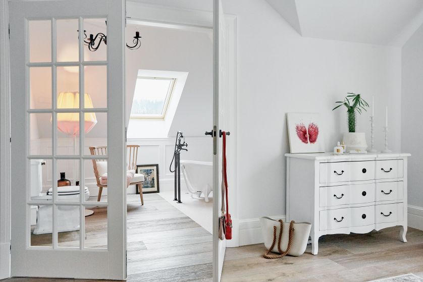 Ich dom jest jak owoc romansu między nowojorskim loftem a francuską kamienicą. Ta ostatnia dominuje, ale trudno się dziwić