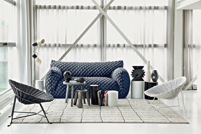 nowoczesna sofa w salonie