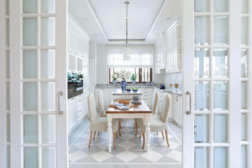 Mieszkanie pod Warszawą w stylu Hampton