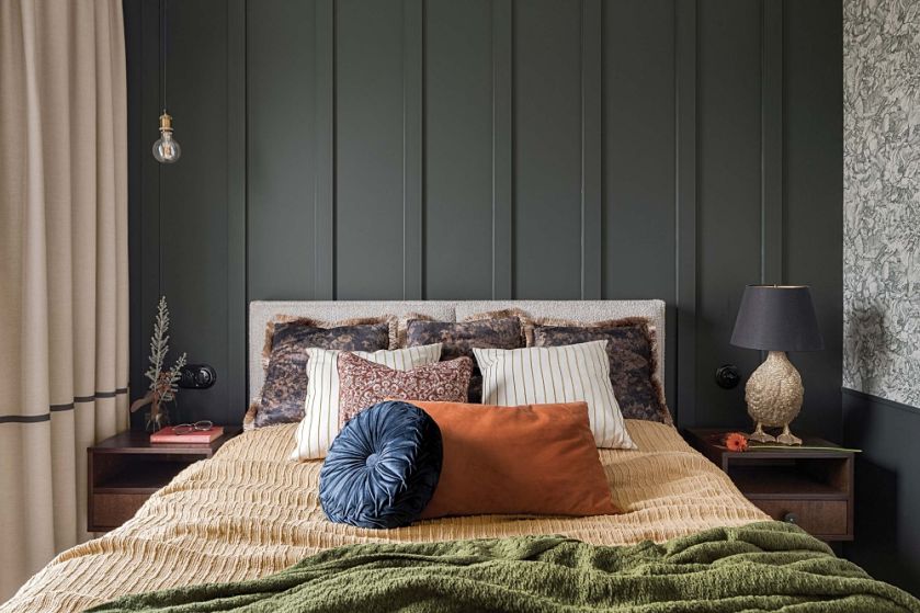 ciemny kolor ścian w sypialni