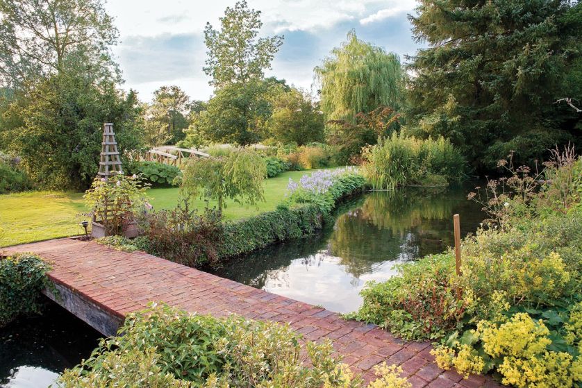 Angielski ogród ze stawem