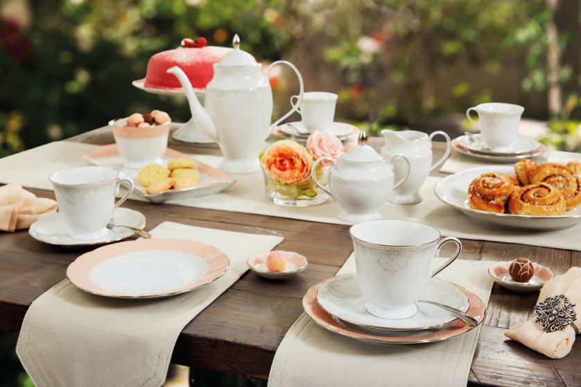 Porcelana Moments od Fyrklövern. Romantyzm w odcieniu pudrowego różu