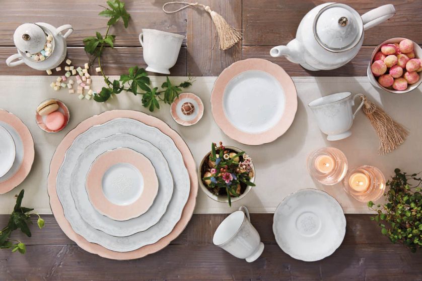 Porcelana Moments od Fyrklövern. Romantyzm w odcieniu pudrowego różu