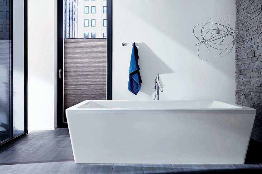 Prostokątna wanna Conoduo zestawiona z baterią o łagodnych kształtach, kaldewei