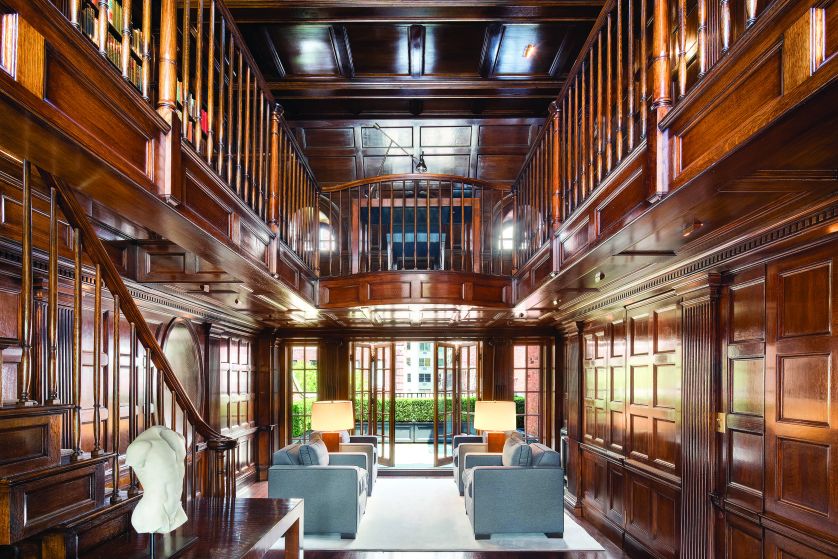 Stara kamienica została przemieniona w ekskluzywną rezydencję. Właścicielką była sama Elizabeth Arden.