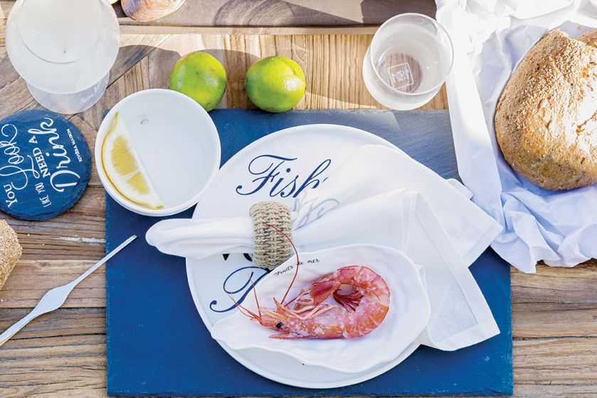 Przyjęcie w ogrodzie. Jak udekorować stół na eleganckie garden party